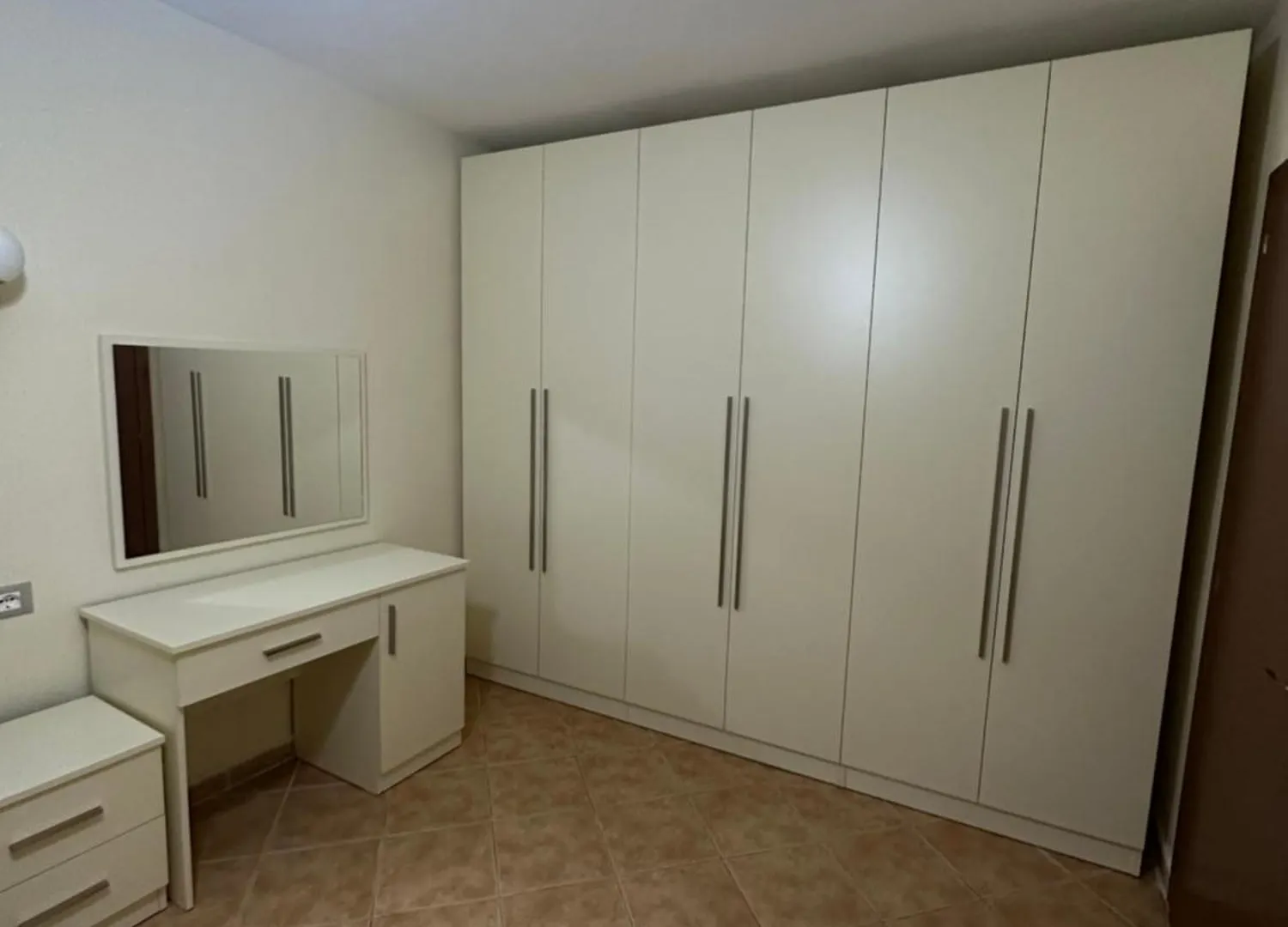 Apartamentagollitirana 0*, Tirana Albania
