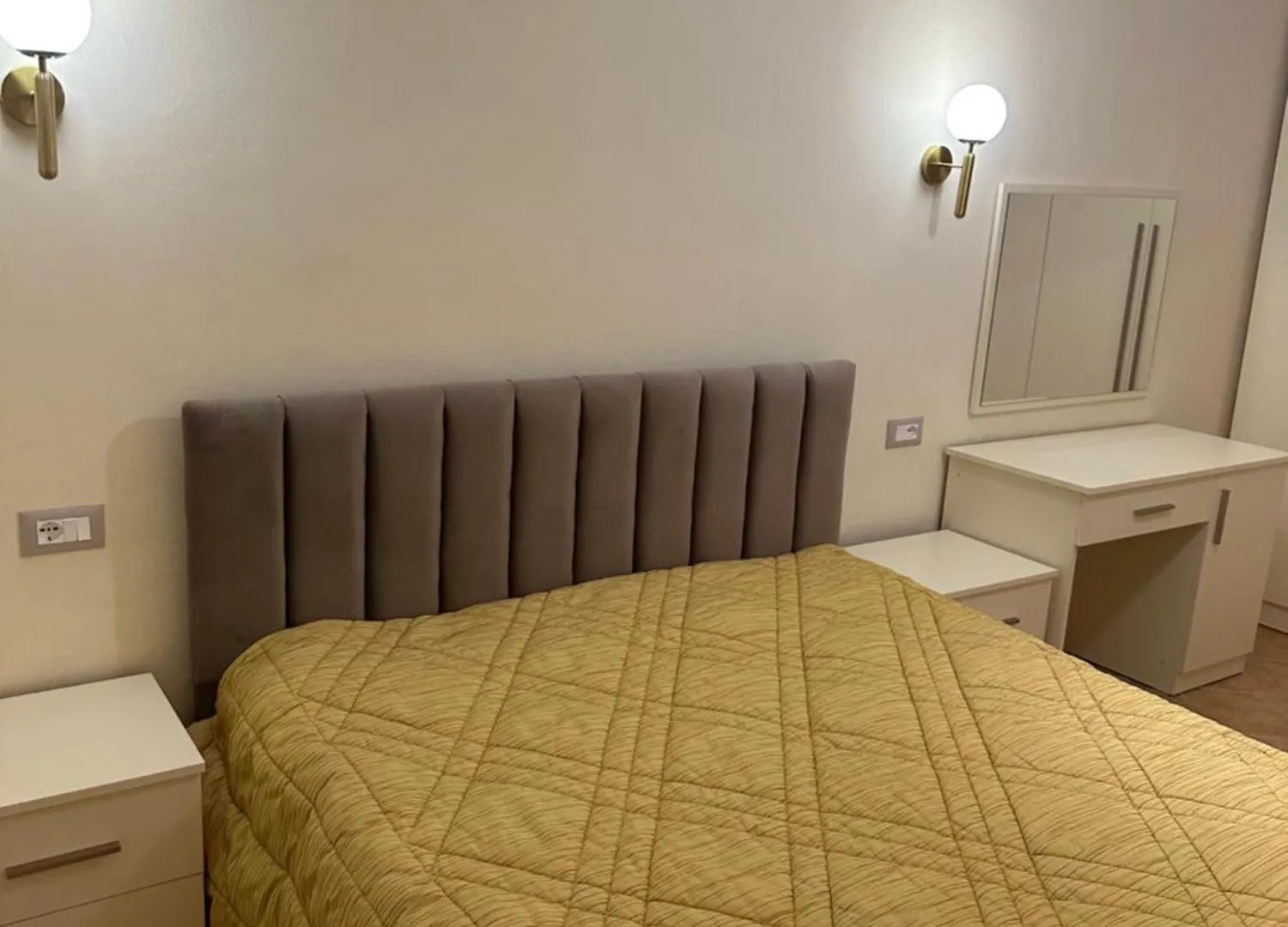Apartamentagollitirana Albania