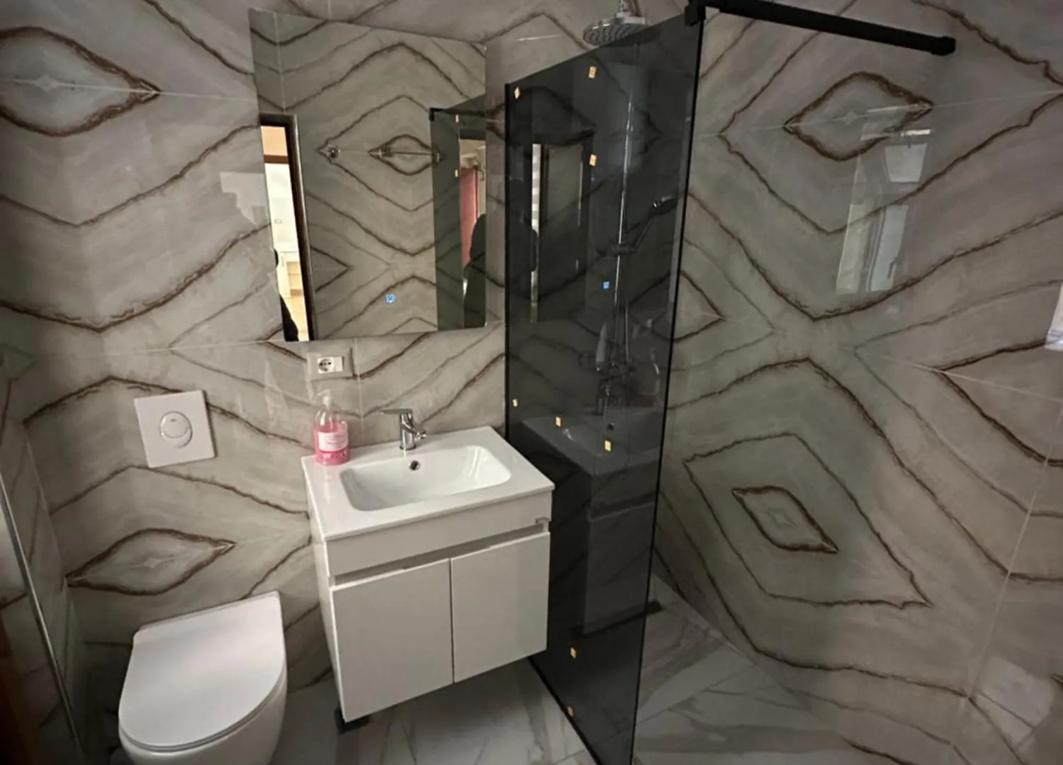 Apartamentagollitirana 0*, Tirana Albania